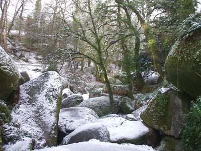 Chaos de rochers sous la neige